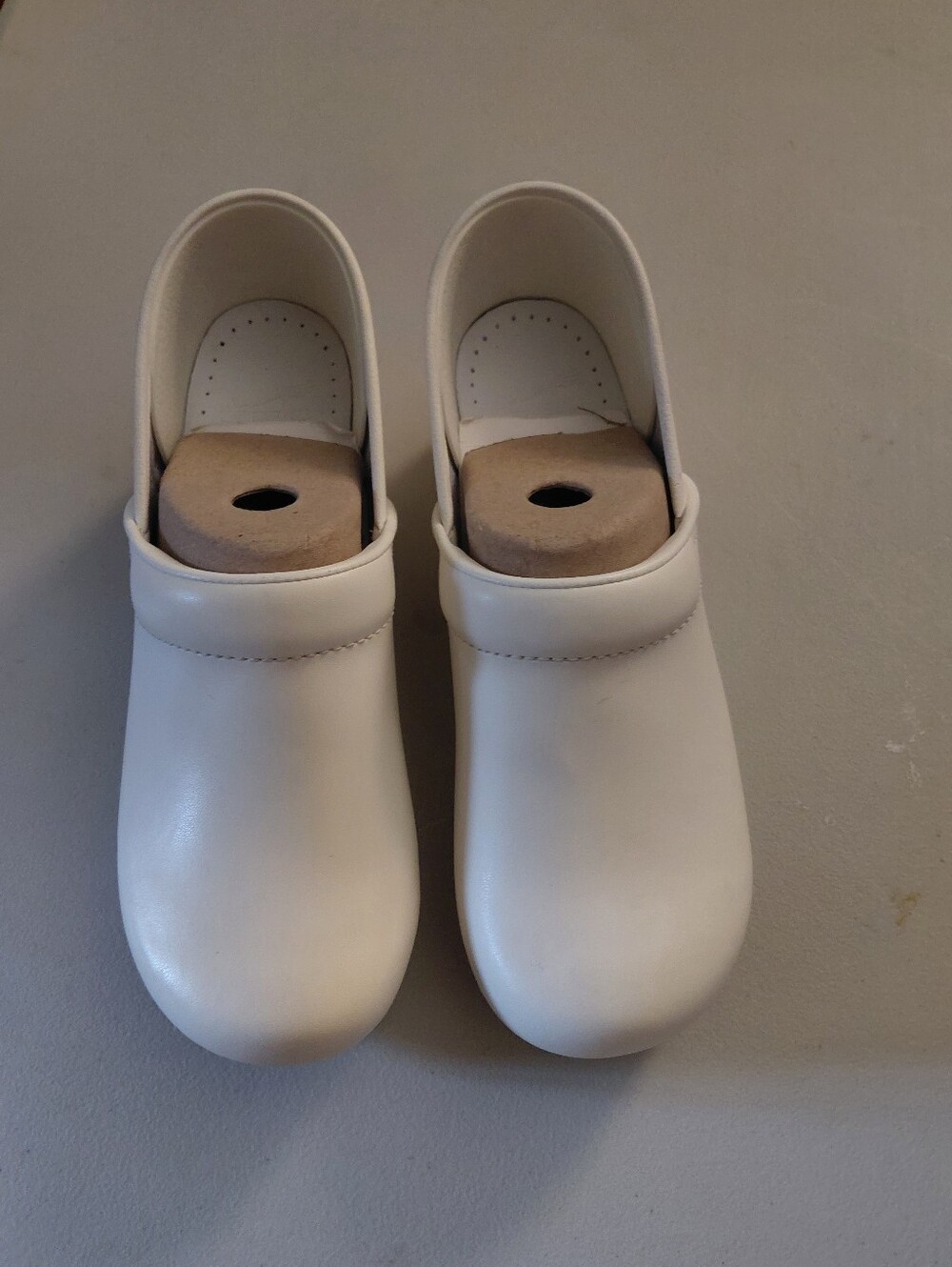 Dansko Professional Box Toe Clog with Rocker Soles White Size 41  Nwob